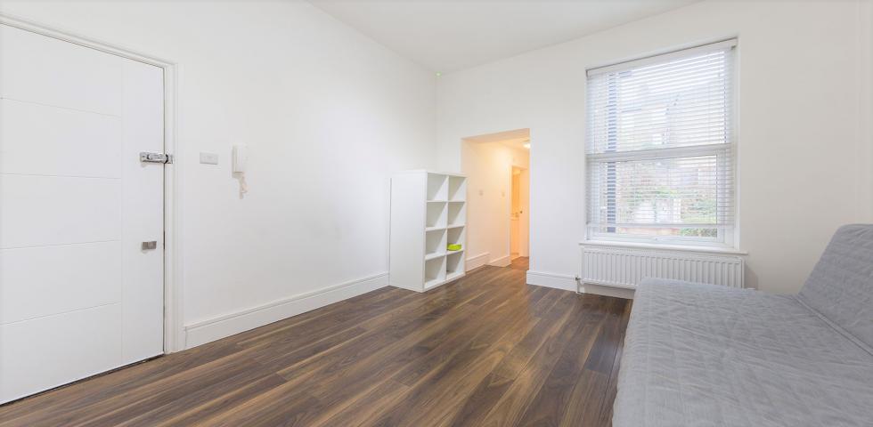 			NO TENANTS ADMINISTRATION FEES , Studio Apartment, 1 bath, 1 reception Studio			 Kingsgate Road, WEST HAMPSTEAD